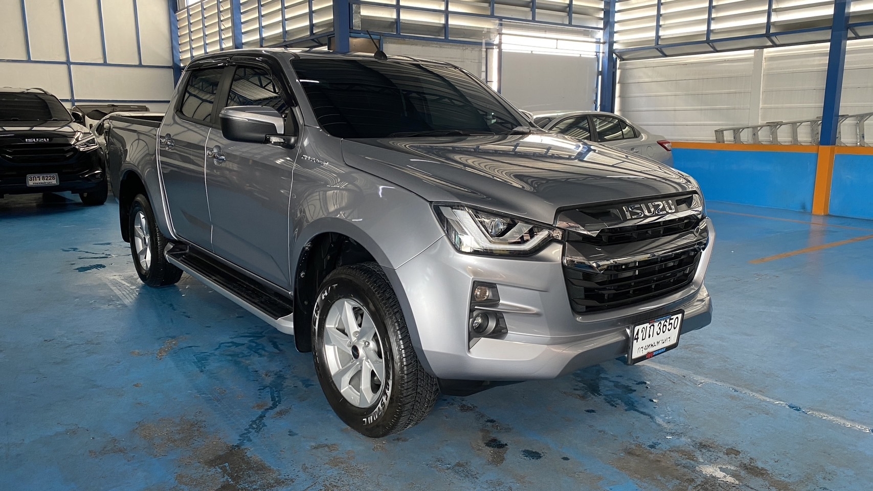 ISUZU