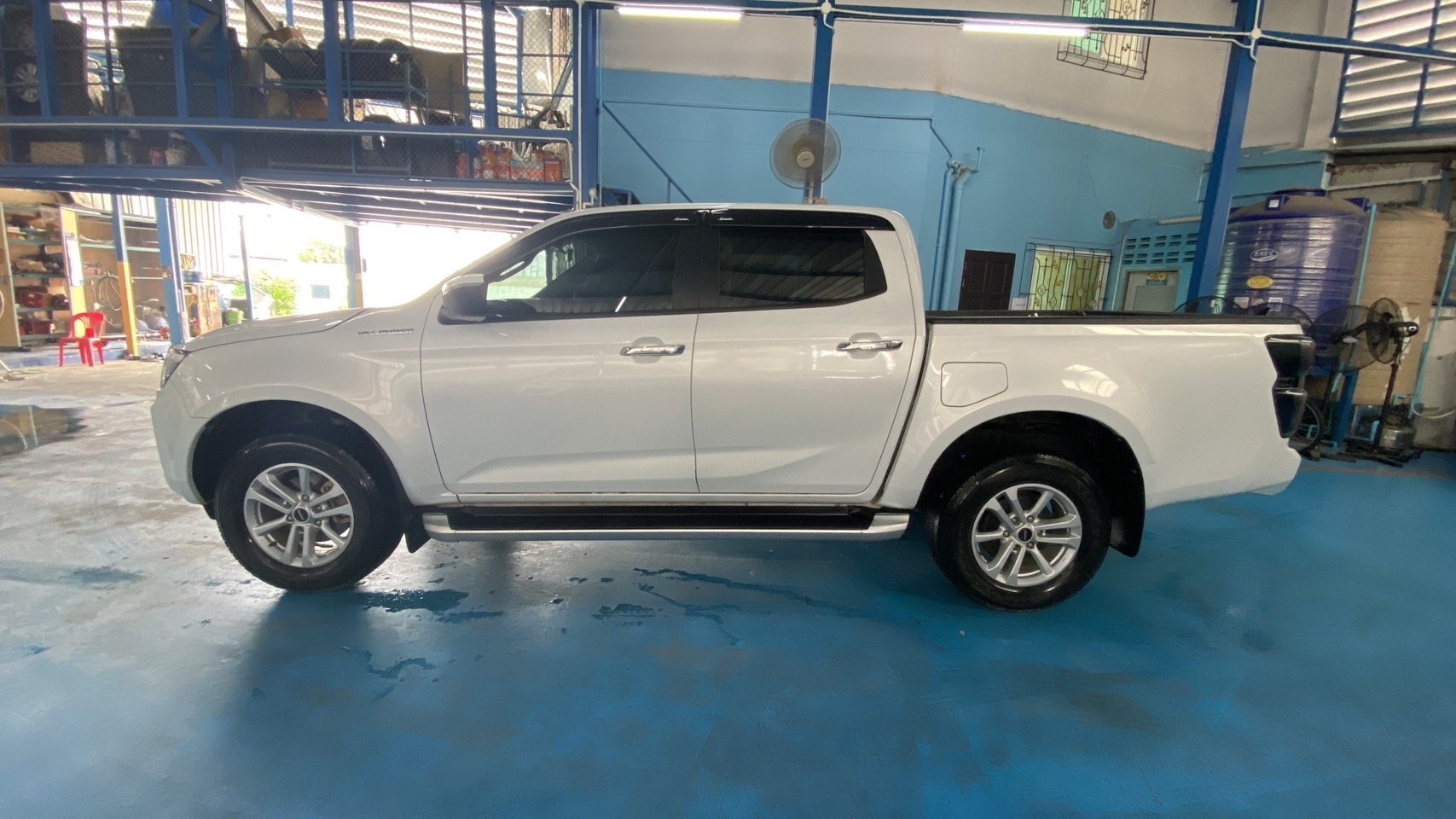 ISUZU