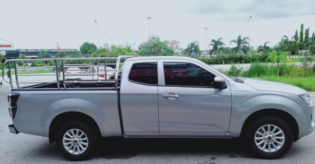 ISUZU